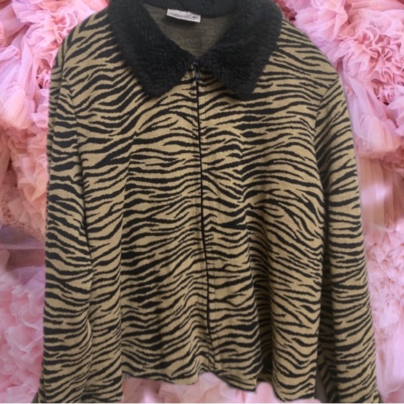 Sold striped fuzzy collar jacket / top - Picture 5 of 7